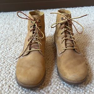 Timberland Ortholite tan hiking boots size 9.